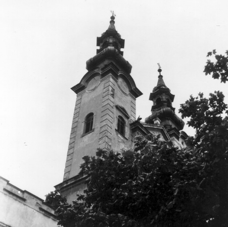 Fotka kostolných veží kláštora z roku 1988