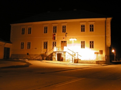 Mestský dom v noci