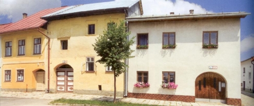 Renesančné meštianske domy na námestí