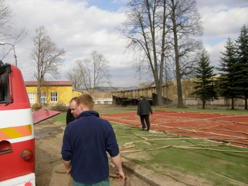 Pomoc pri obnove mutifunkčného ihriska po povodni - 2011