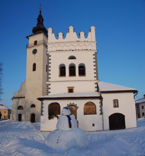 Zvonica a farský kostol