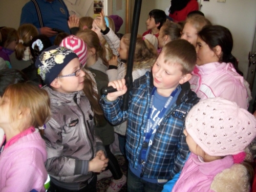 Deti na návšteve u mestských policajtov