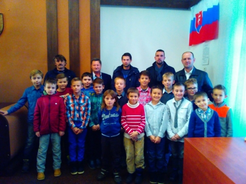Mladí futbalisti a hasiči u primátora mesta - r. 2015