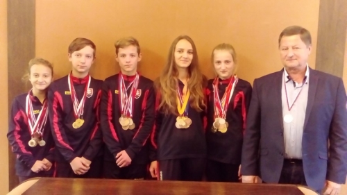 Mladí futbalisti a hasiči u primátora mesta - r. 2015