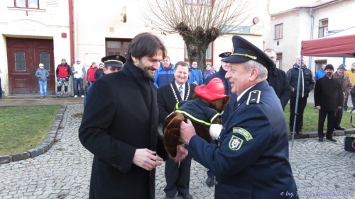Odovzdávanie hasičskej techniky - 12.12.2015