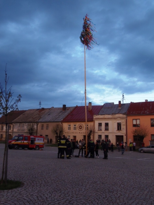 Stavanie mája 2016