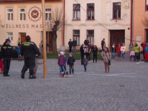 Stavanie mája 2016
