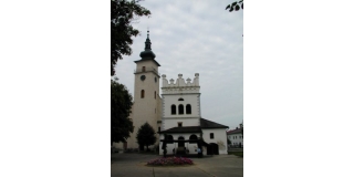 Farský kostol so zvonicou