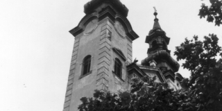 Fotka kostolných veží kláštora z roku 1988
