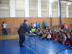 Mestský policajti prednášali v základnej škole
