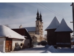 Kláštor piaristov s baštami v popredi