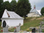 Kostol sv.Anny s kaplnkou v popredí