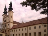 Kláštor z nádvoria