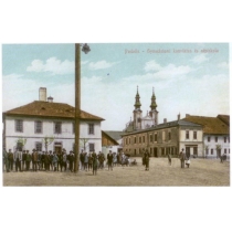 Pohľadnica - v pozadí gymnázium